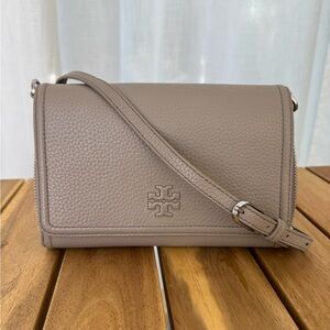 Tory Burch Thea Pebbled Leather Wallet Crossbody Gray Taupe Adjustable Strap